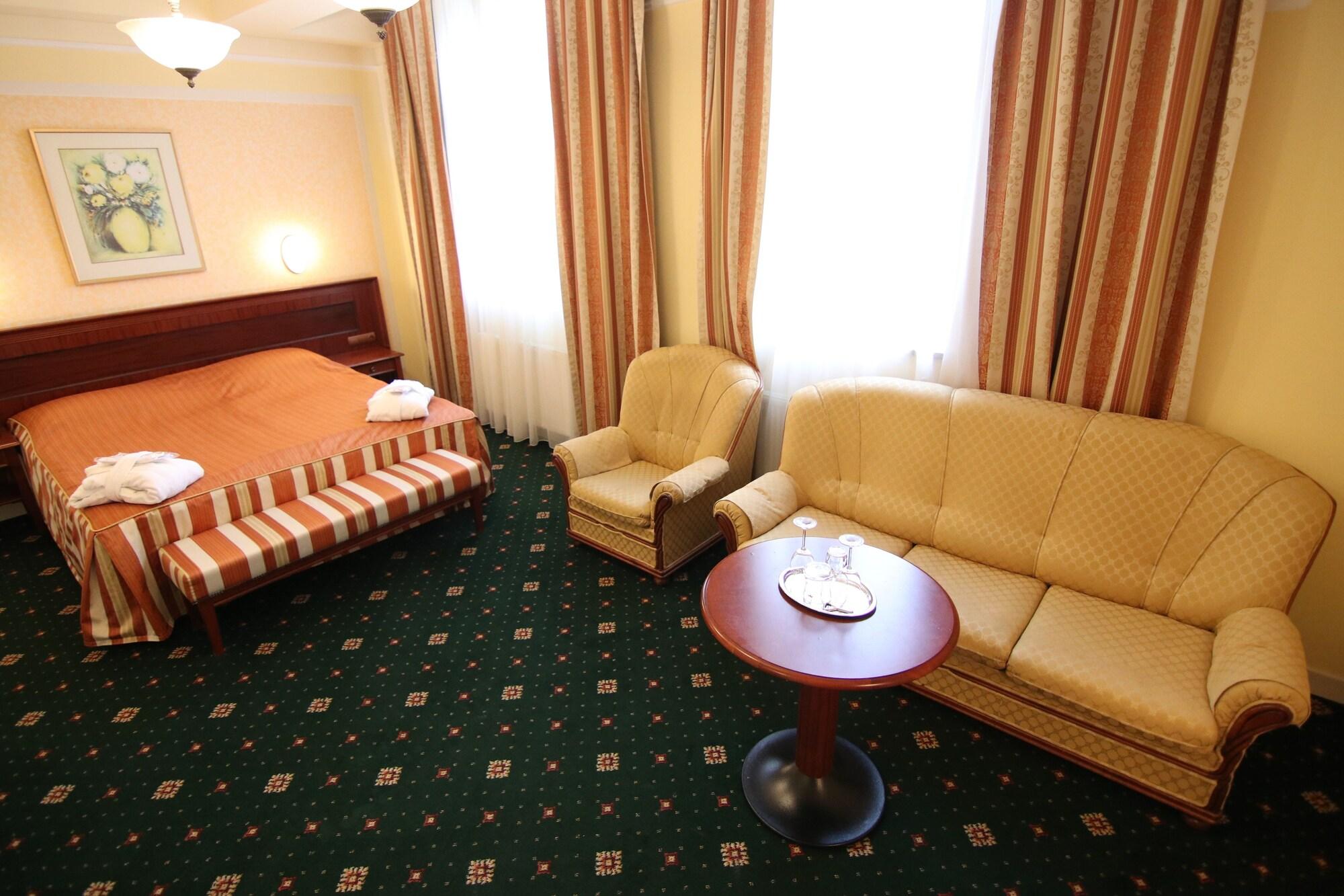 Humboldt Park Hotel & Spa Karlovy Vary Exterior photo