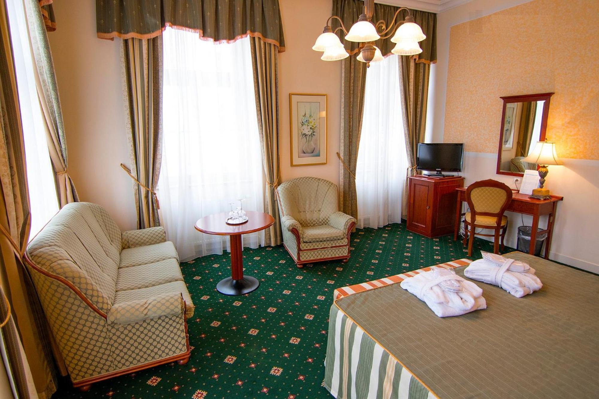 Humboldt Park Hotel & Spa Karlovy Vary Exterior photo