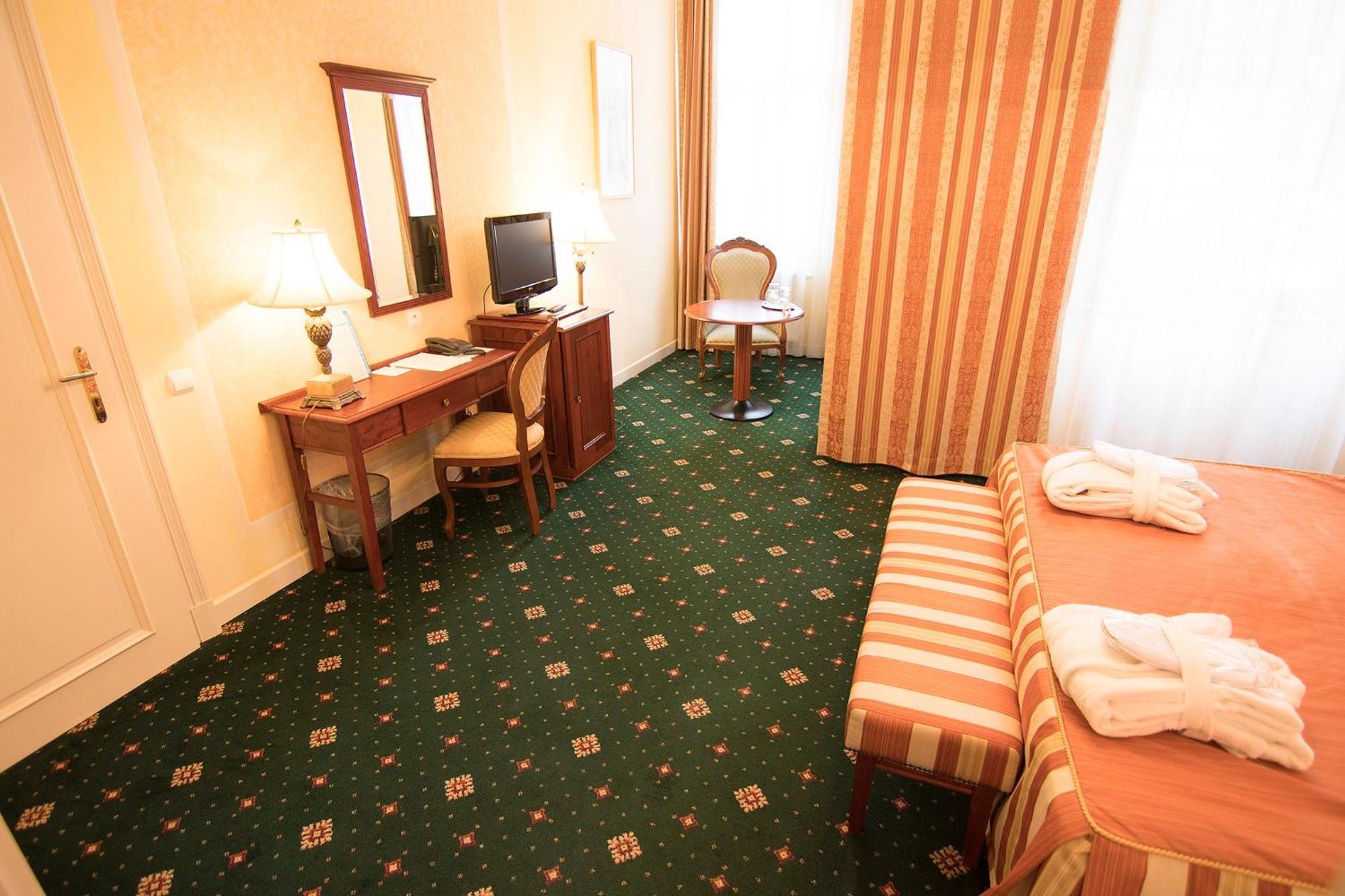 Humboldt Park Hotel & Spa Karlovy Vary Exterior photo